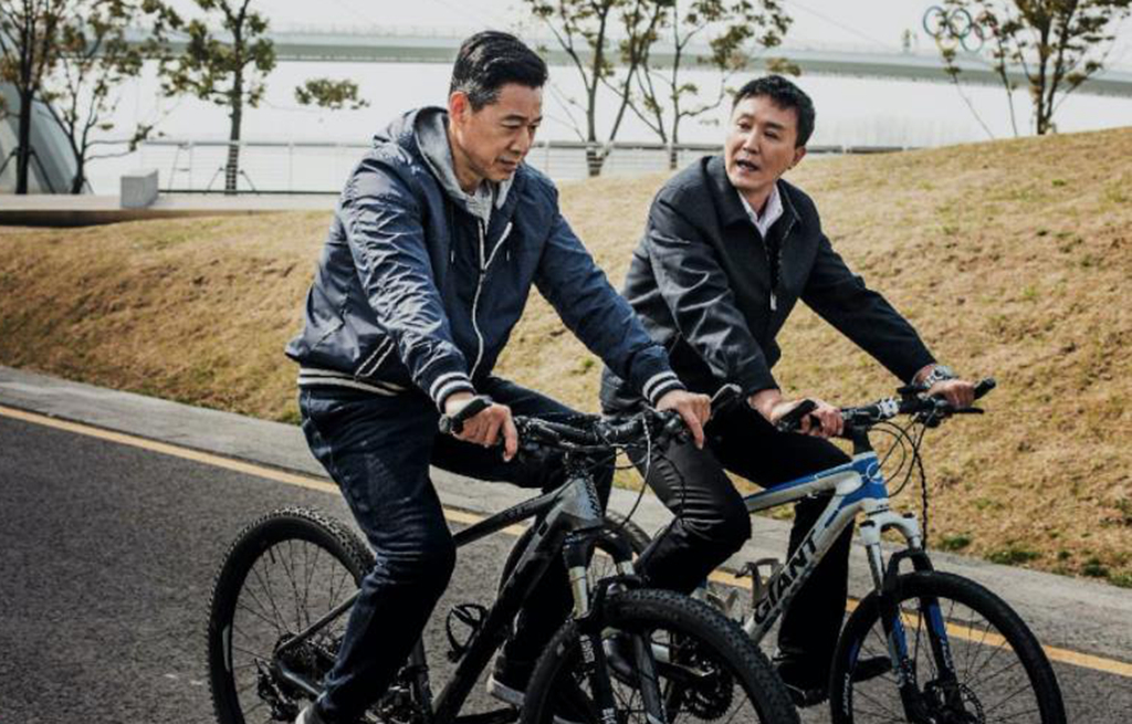 他是影帝，实力派演员，63岁越老越帅，与新妻的浪漫情史让人感佩