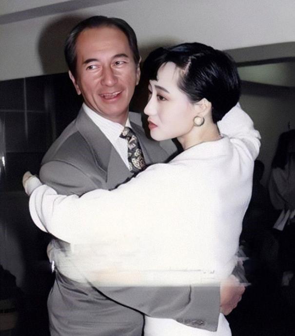 当年利智靠什么让李连杰神魂颠倒,利智与澳门赌王和李连杰