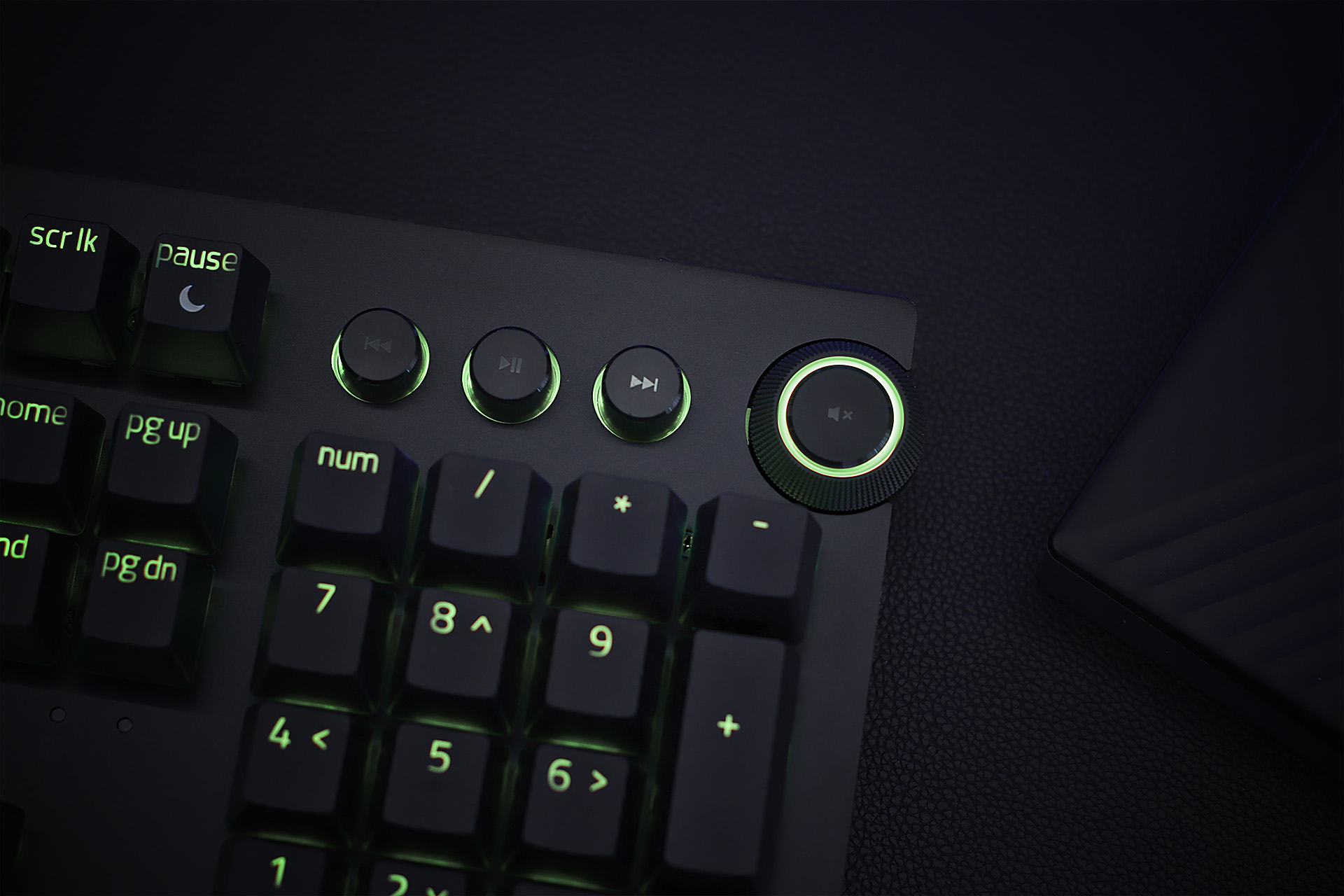 雷蛇无线入耳式游戏耳机电脑体验,雷蛇电竞耳机推荐头戴式蓝牙耳机