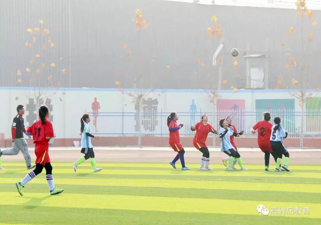 高碑店世纪学校足球比赛得了冠军,高碑店三中足球比赛