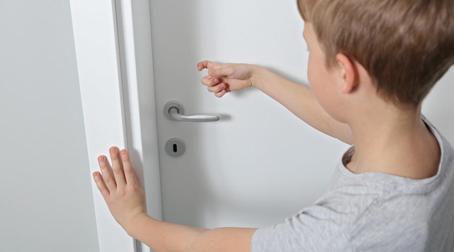 妈妈带孩子进女厕所被指责,妈妈带孩子进入更衣室