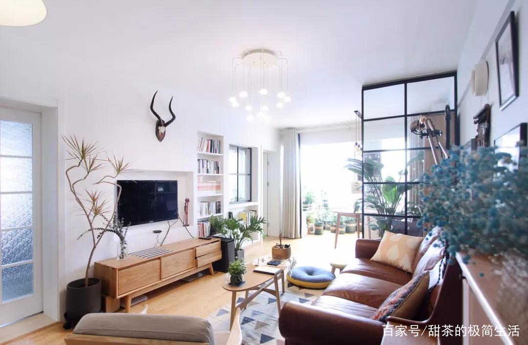 现在流行的玻璃隔断效果图,小户型打玻璃隔断是个好主意吗