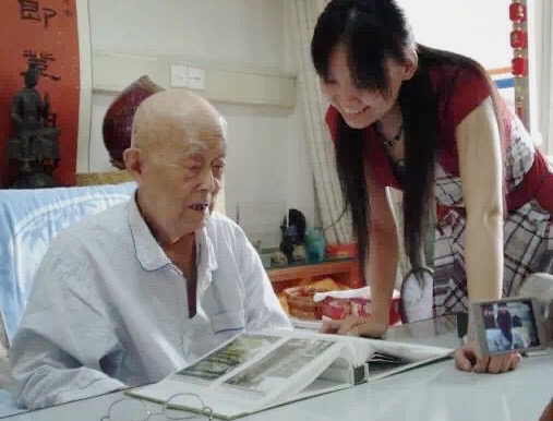 季羡林采访回顾五：变身宿舍看门人，偷偷用纸条译出三百万字