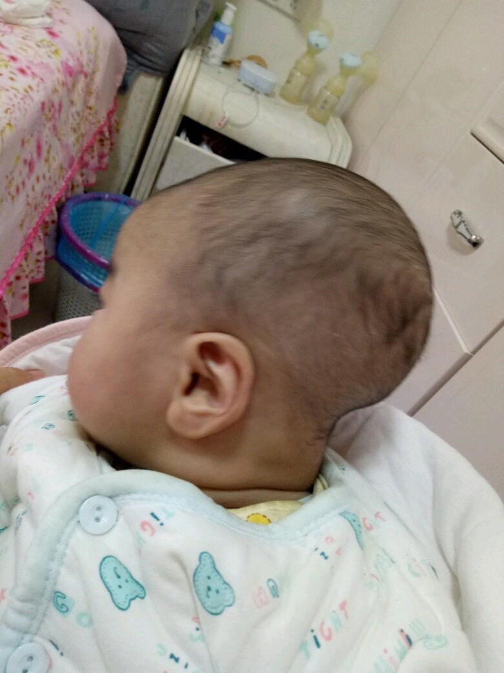 宝宝刚出生一个手势惊呆众人,婴儿刚出生的手势