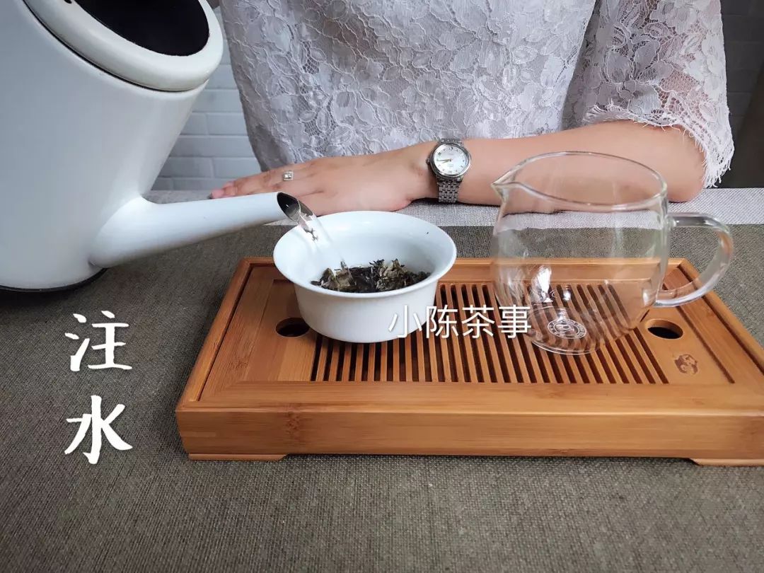白茶红茶绿茶都是碱性的吗,白茶茶汤酸涩是什么原因