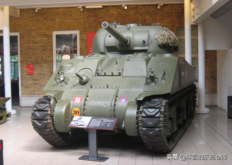 跟真正的坦克一样的游戏,不同版本的m4谢尔曼坦克