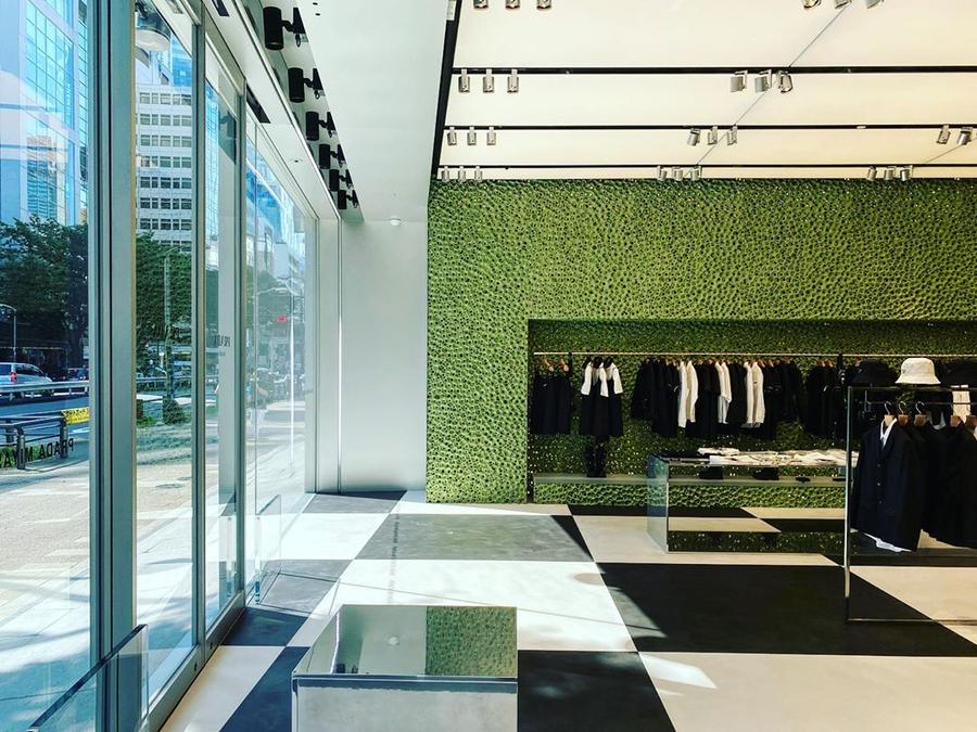 prada品牌墙,prada设计用色