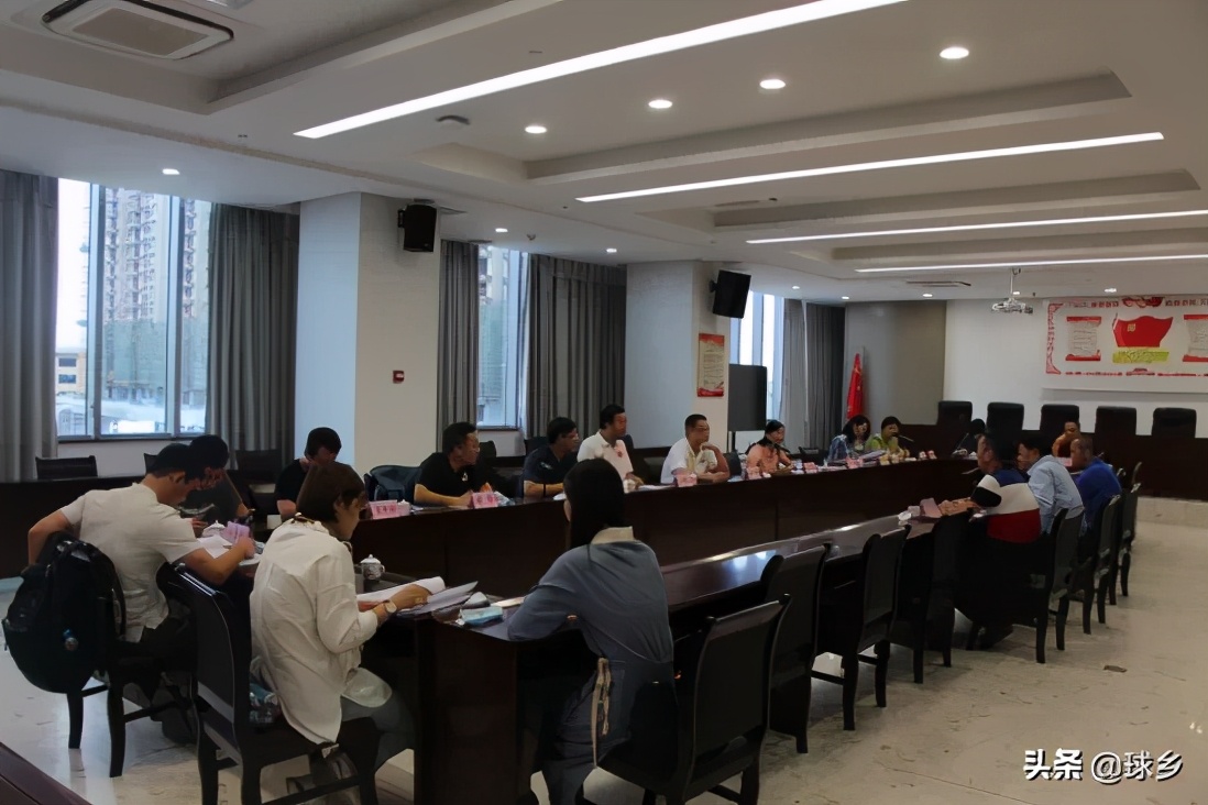 取经交流丨梅县区体育局和富力足球学校赴五华参观交流办赛经验