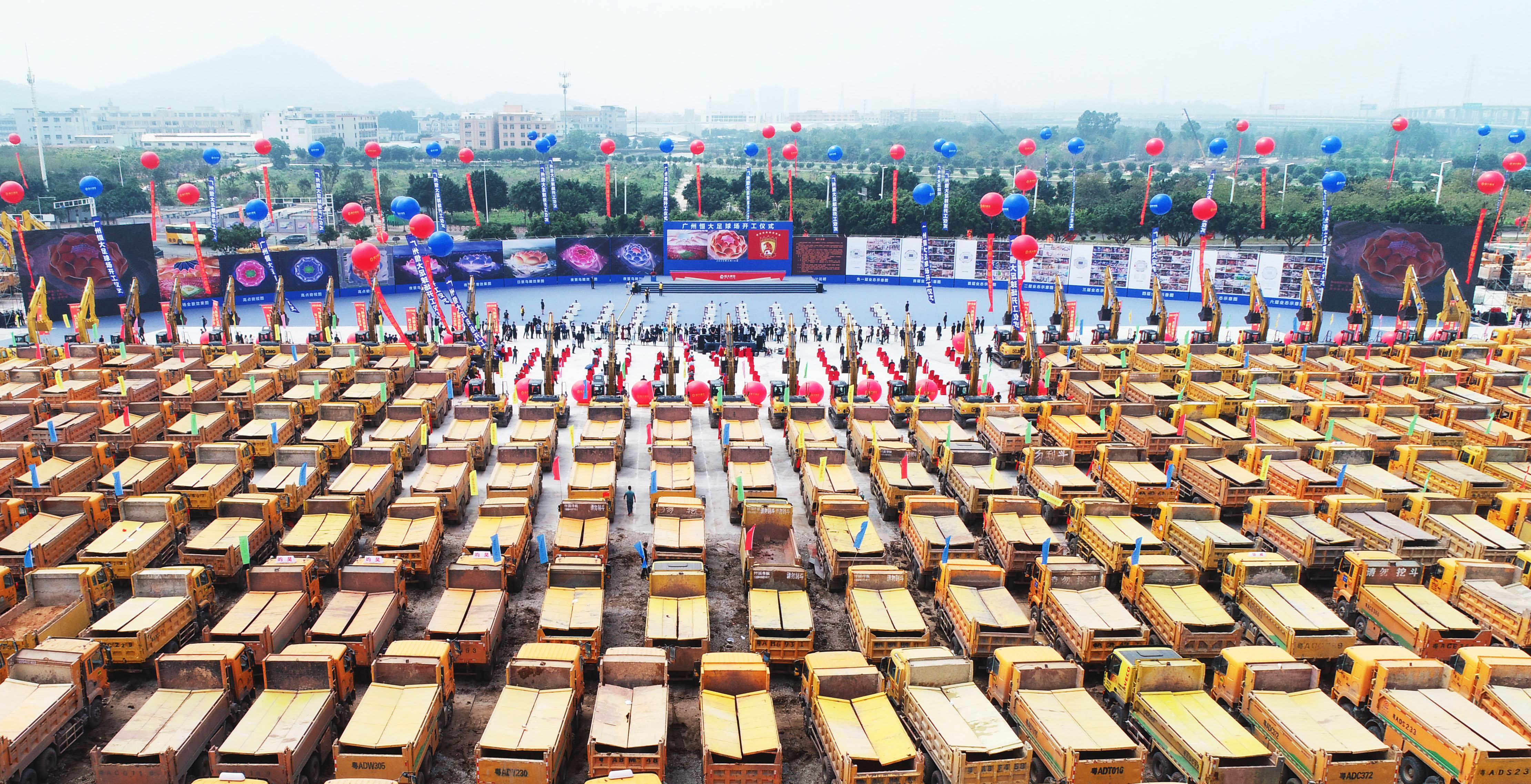 广州恒大新足球场视频,足球球迷沸腾