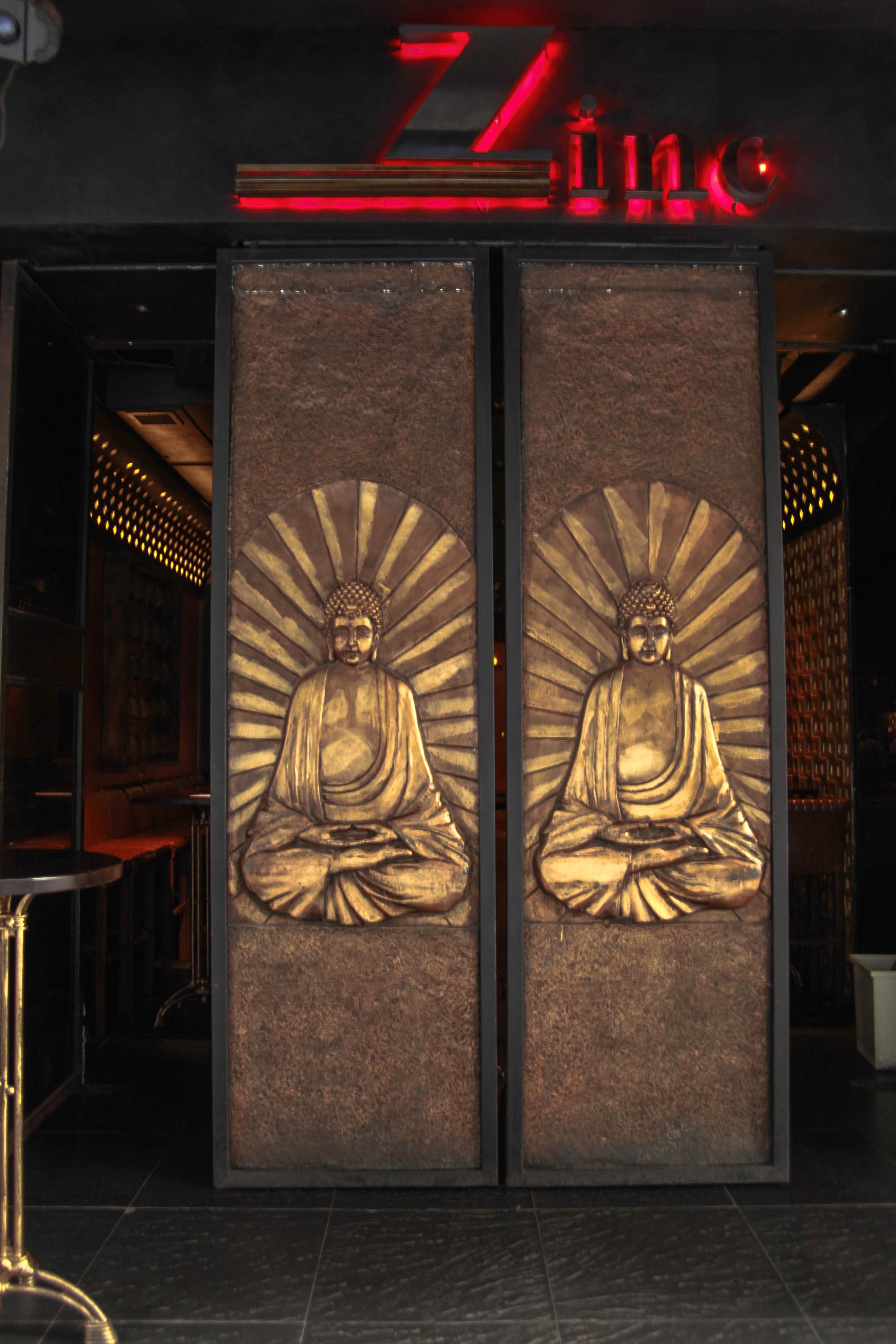 服装-酒吧-房地产,香港“兰桂坊之父”讲述:80个亿的兰桂坊故事