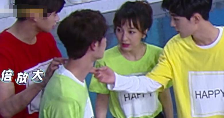 肖战王一博喉结,王一博肖战泰国借位