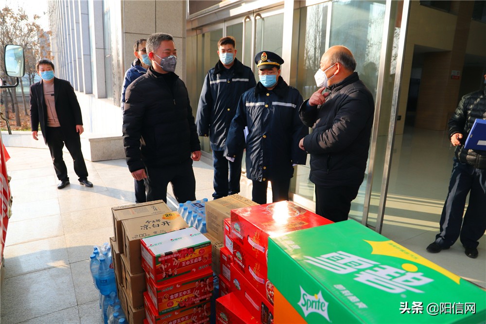 爱心捐助抗疫物资,爱心人士的捐助全民一心共抗疫情