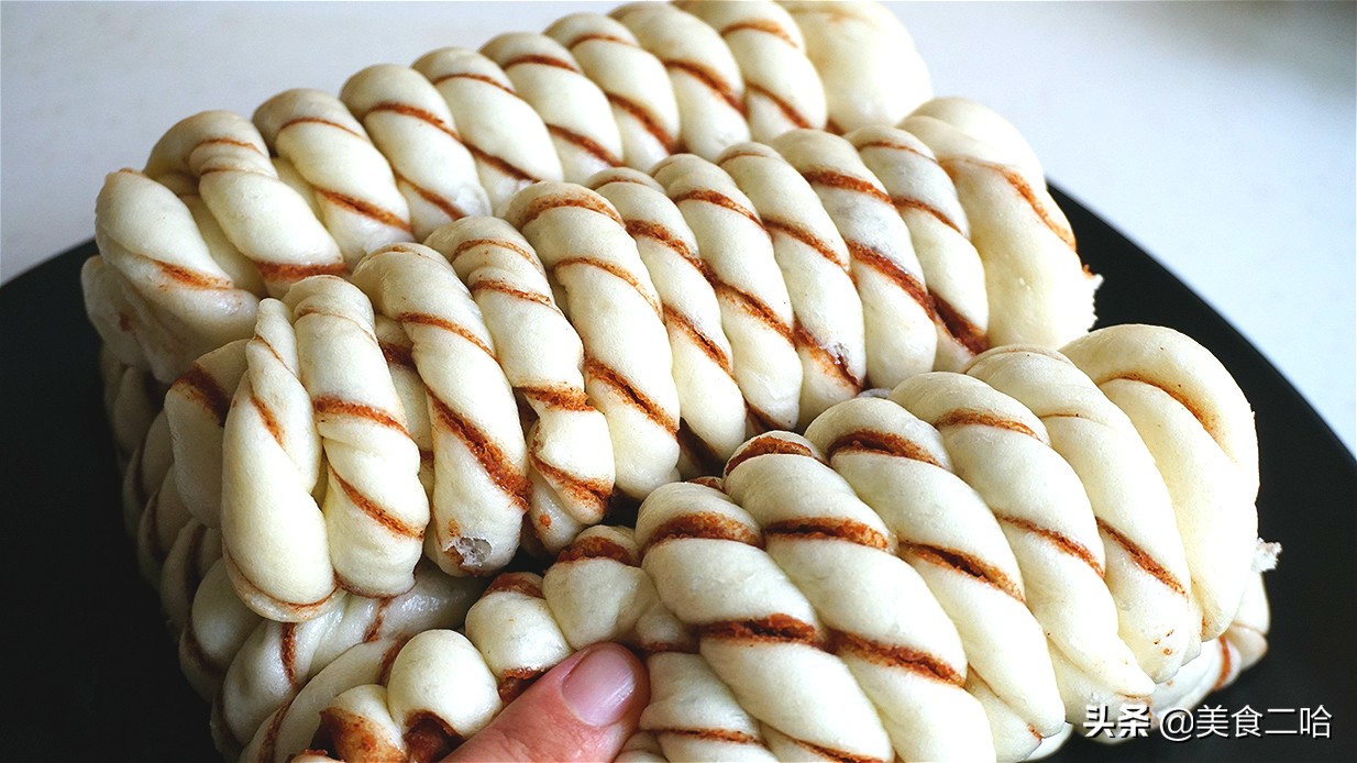 怎样蒸花卷凉了不硬,蒸花卷的面和硬还是和软