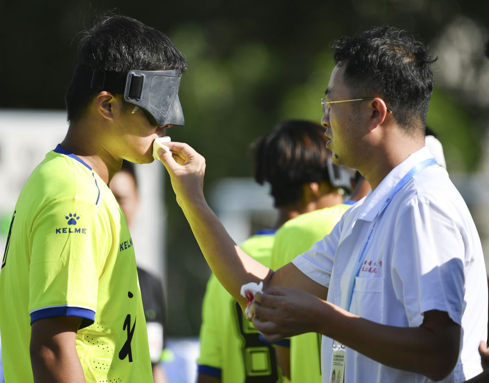 时评以青春之力助民族复兴,时评关爱老人传递社会温暖