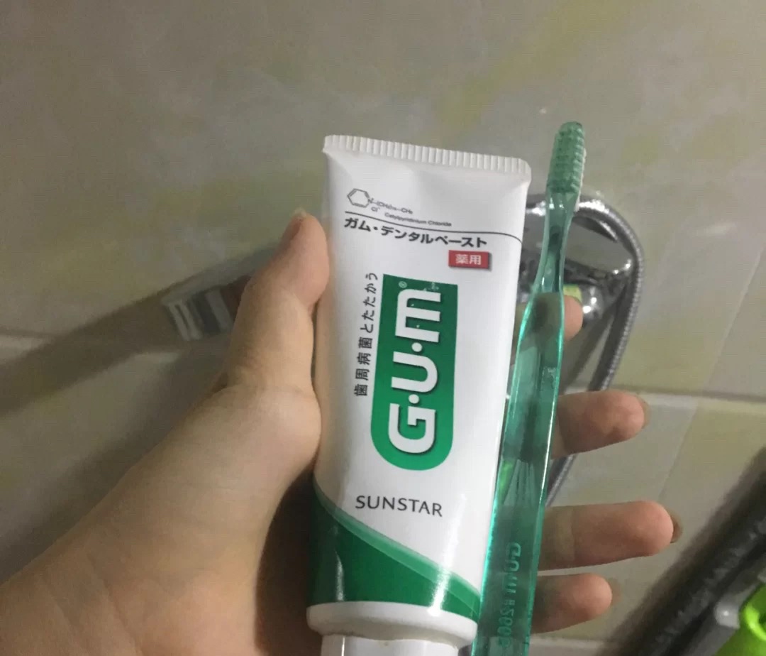 口腔鲨鱼清新口气牙膏,牙齿洁白口腔清爽除口臭的牙膏