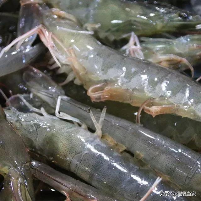 水煮大虾的虾用不用腌一下,煮大虾几分钟虾肉吃着嫩