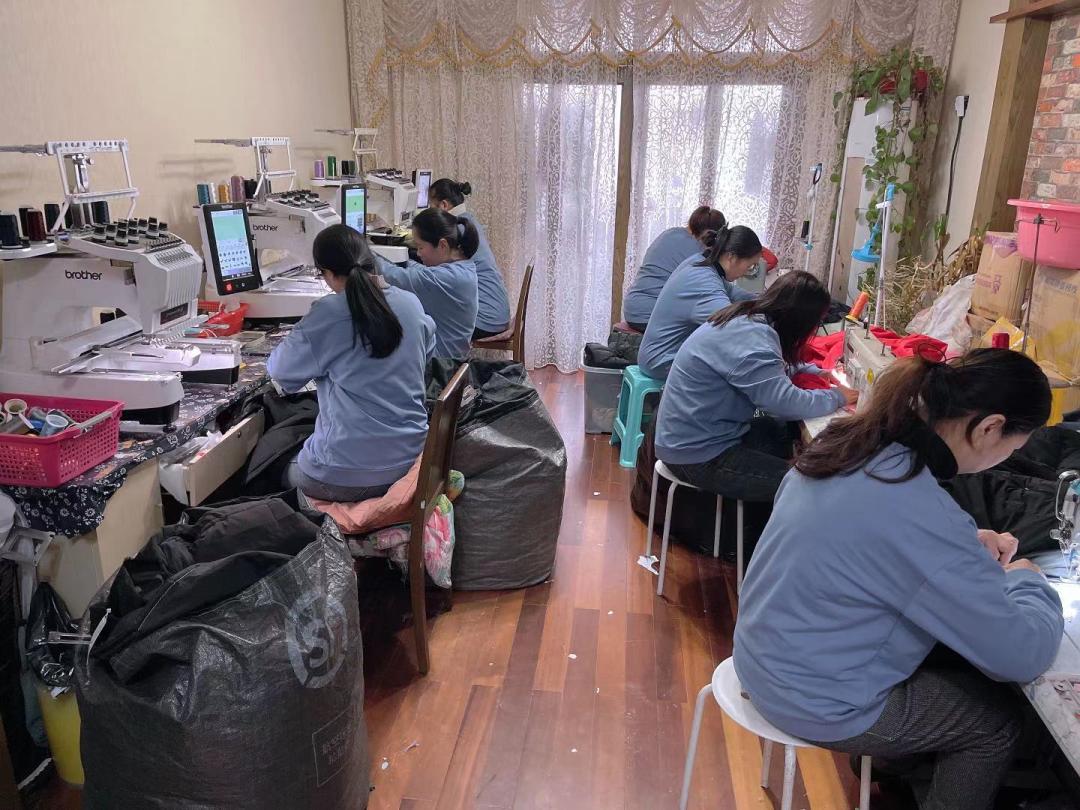 昔日被放贷公司骗到倾家荡产,如今靠帮人“修衣”实现财务自由