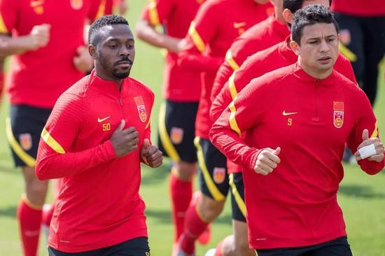 国足公布27人大名单：国安7人入选归化球员仅剩2人