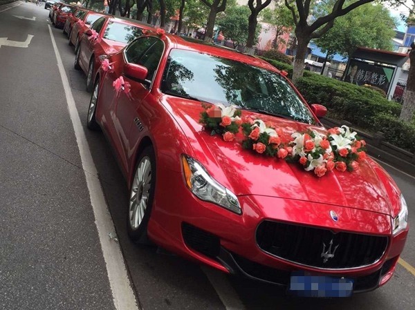 劳斯莱斯出一次婚车得多少钱,劳斯莱斯加长版婚车多少钱