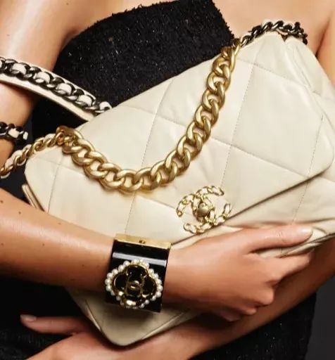 非诚勿扰成功牵手后送手表 (非诚勿扰牵手成功送名牌包包)