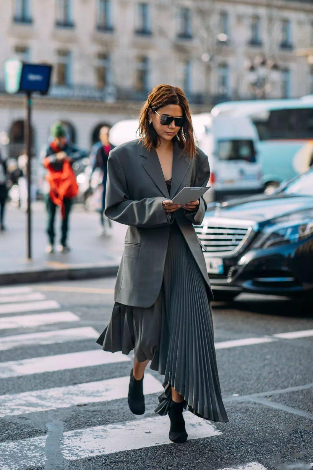 夏季新款碎花裙显瘦遮肉减龄,压褶显瘦碎花裙