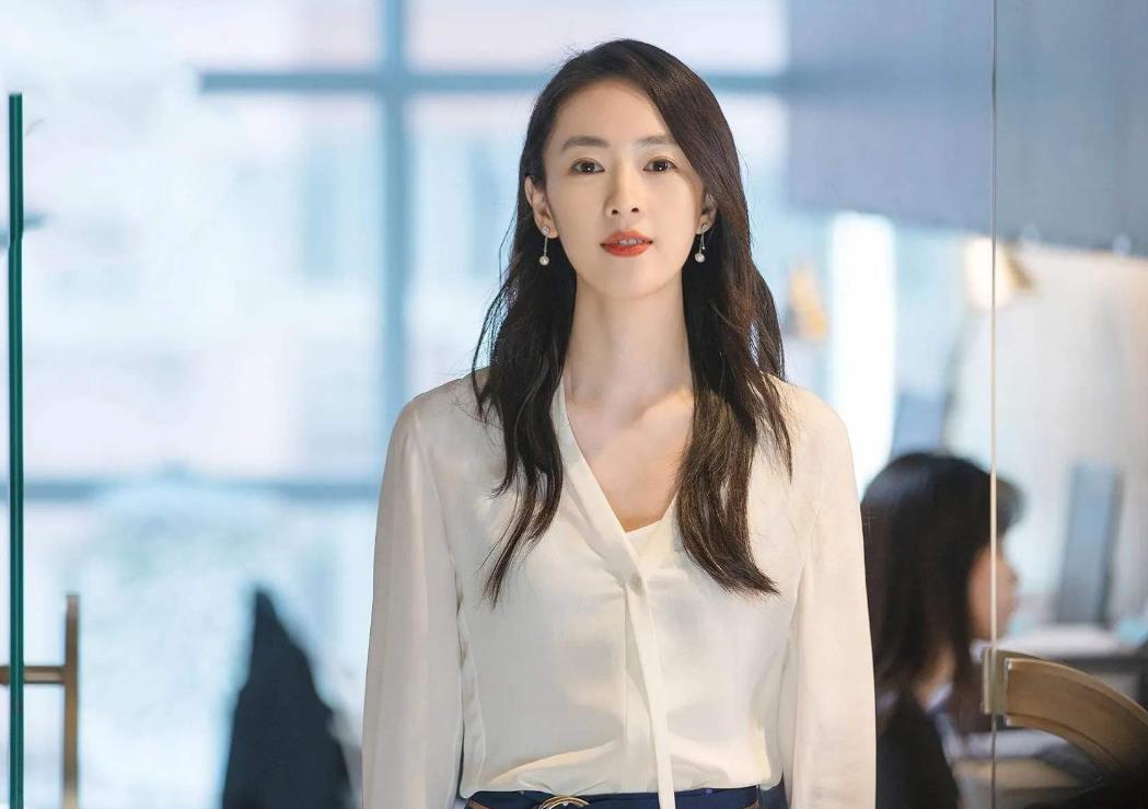 童瑶绿色吊带裙,童瑶和谁撞脸完整版