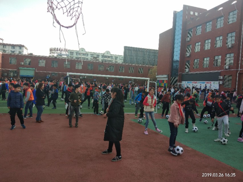 伏羲路小学课间操足球操,文化路小学大课间操