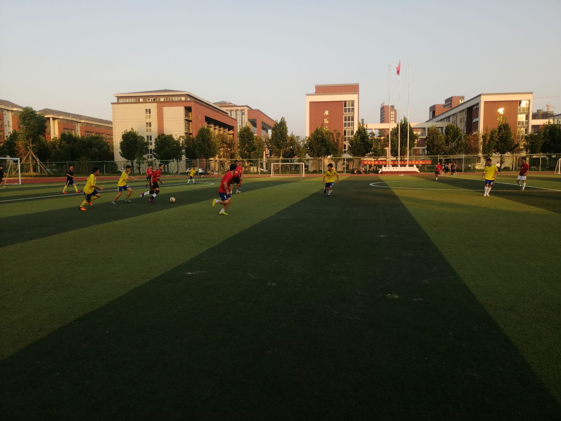 阜南十小足球比赛现场,阜南曹集镇阜蒙小学足球赛