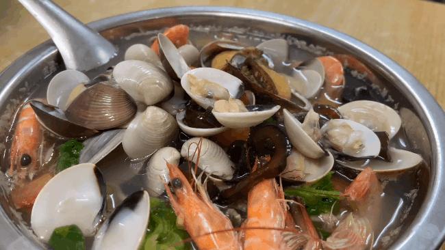 带海鲜池的餐厅,海鲜汤粉北海