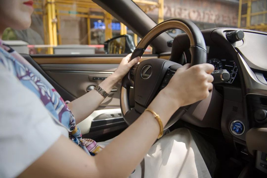 开雷克萨斯es去川藏线,开雷克萨斯es路上视频