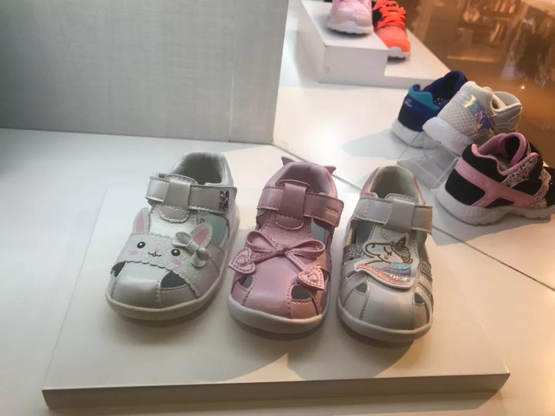 高颜值凉鞋小孩,什么材质的凉鞋鞋底最软