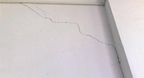 墙壁损坏如何补救,墙壁出现裂痕怎么补救