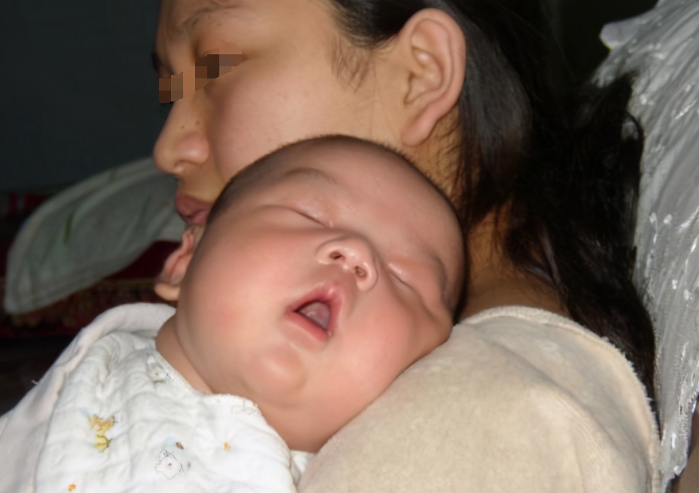 为什么拍嗝了宝宝还会吐,为什么给娃拍嗝会吐奶