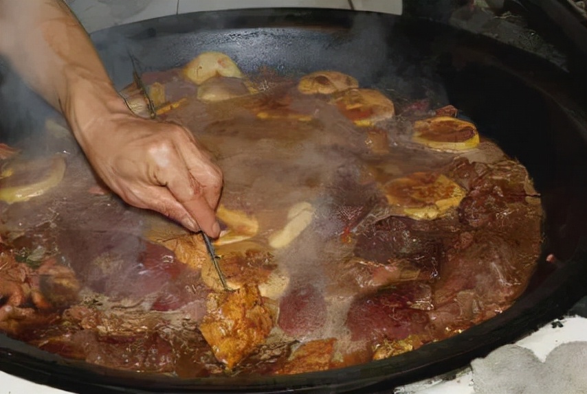 现在吃碗卤煮这么大罪过？竟和裹脚、黑奴挂钩了？北京人真难