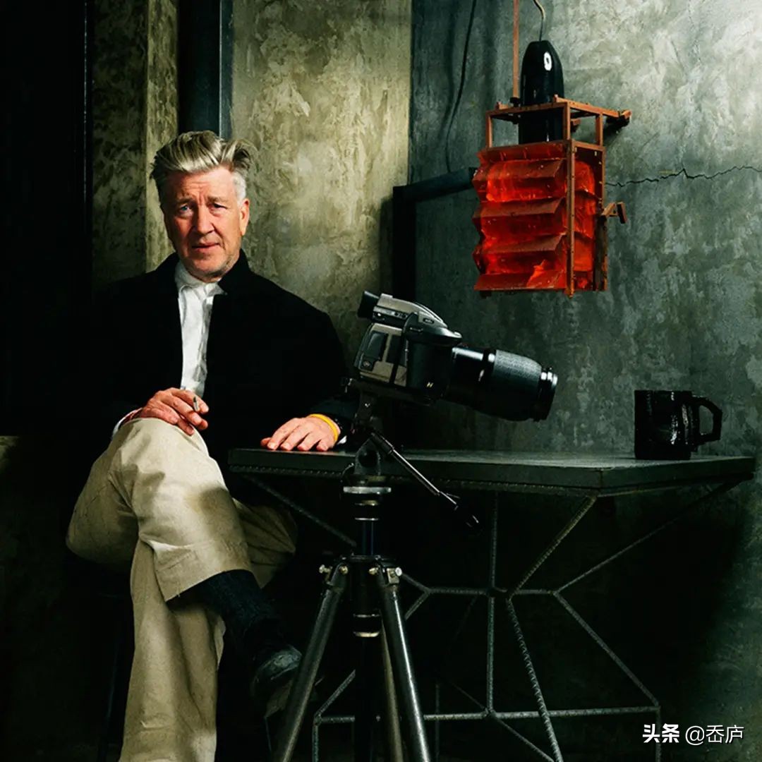 他是电影圈中的咖啡老炮，3岁开始喝咖啡，每天畅饮20杯