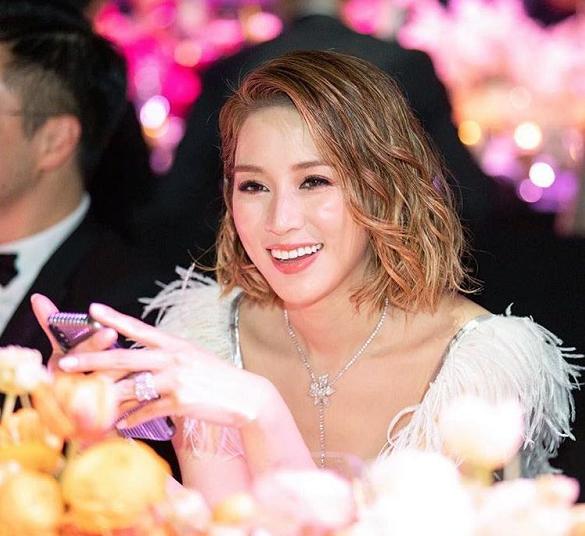 当李嘉欣遇见王祖贤究竟谁更美,香港豪门阔太徐子淇出席珠宝活动