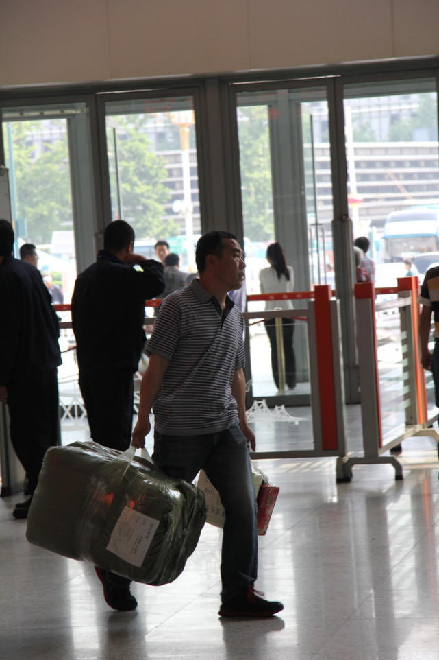 朝鲜观察揭秘朝鲜百姓的娱乐生活,朝鲜平壤做生意的中国人