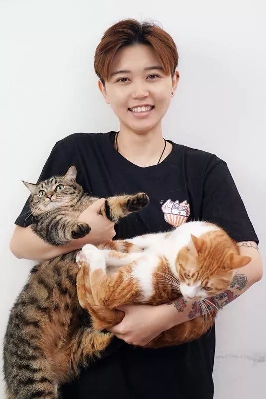 90后女孩直播卖农产品,00后美女吃美食直播