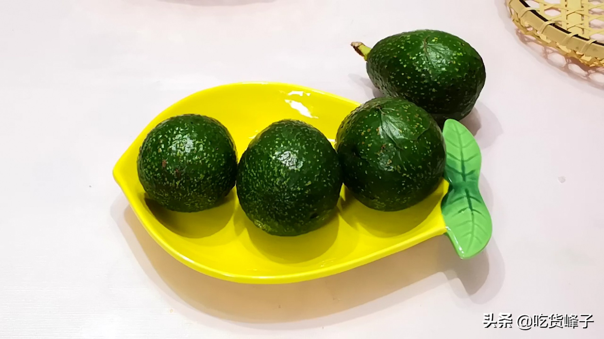 市场上的牛油果怎么挑选,牛油果好吃便宜