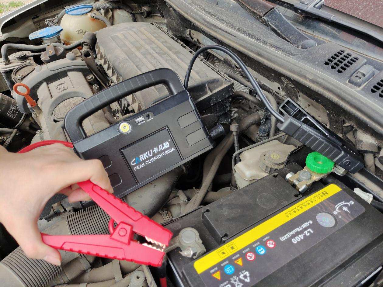卡儿酷汽车应急启动电源怎样使用,卡儿酷汽车启动电源使用详细操作