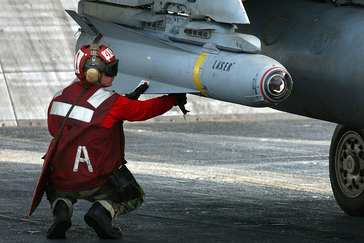 坦克为什么在现代战场上如此不堪,现代坦克装甲为什么不行