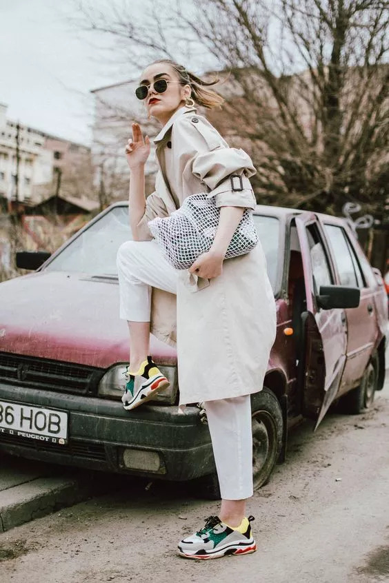 男生红色低帮运动鞋怎么搭配衣服,运动鞋的穿搭风格冬季