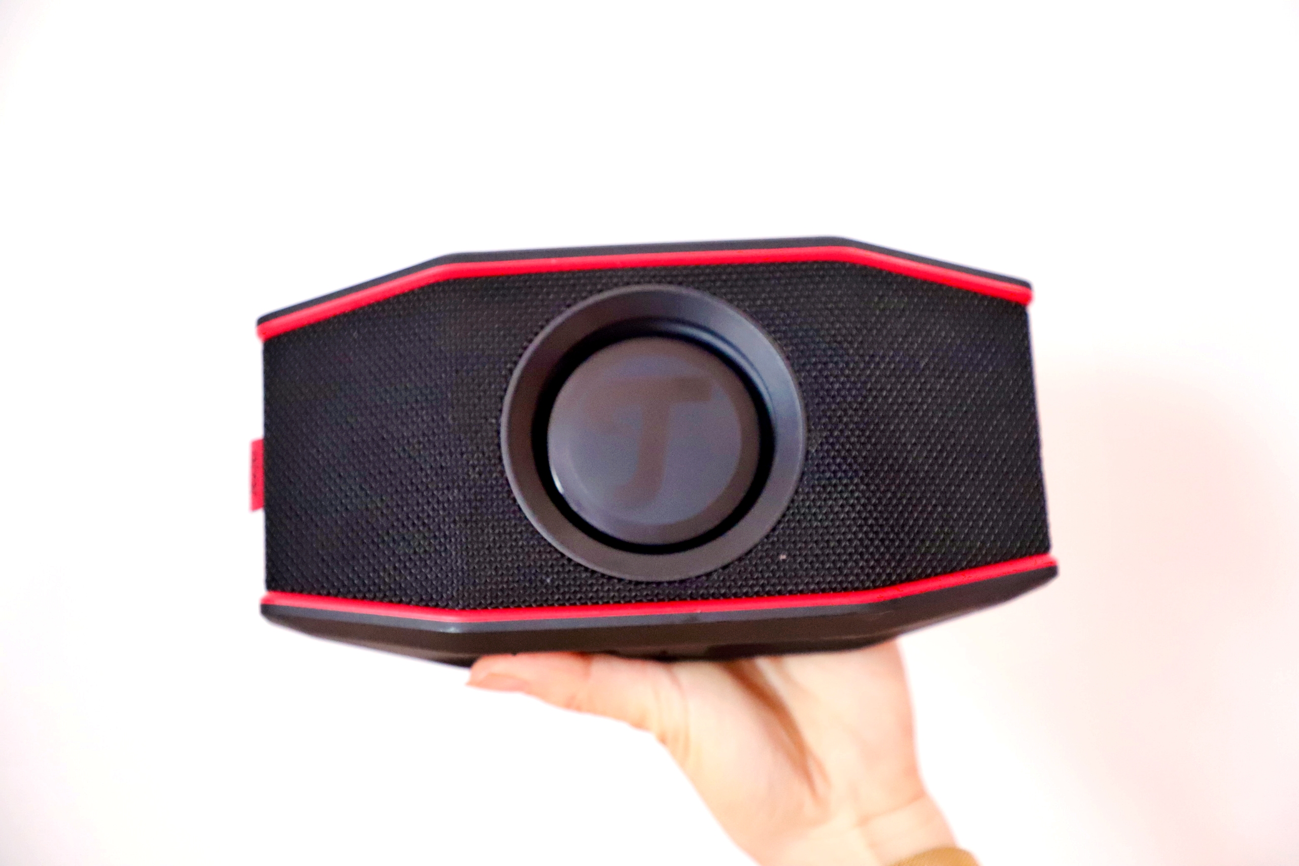 德斐尔小魔盒音质最新评测,jblflip5音箱评测和德斐尔小魔盒