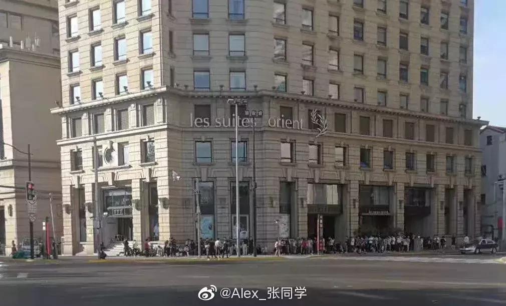 周杰伦奶茶店排队200人,周杰伦198元奶茶