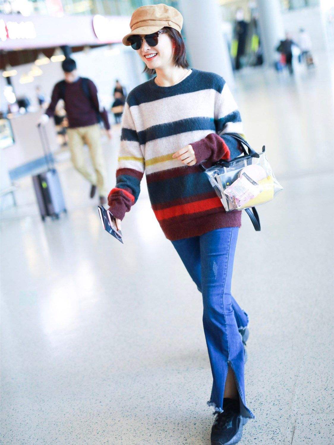 吴昕美出高级感轻纱衫外面穿,吴昕衣品开挂一条拖地长裤美到爆