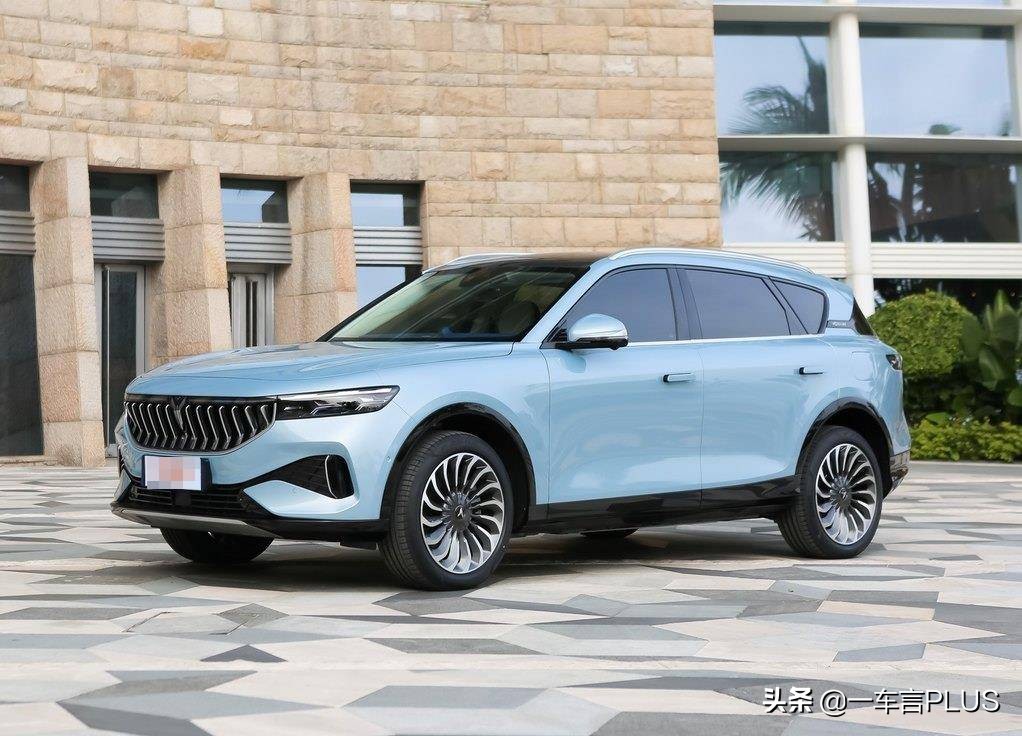 新岚图free三联屏可以升降吗,续航420公里能跑三百公里吗