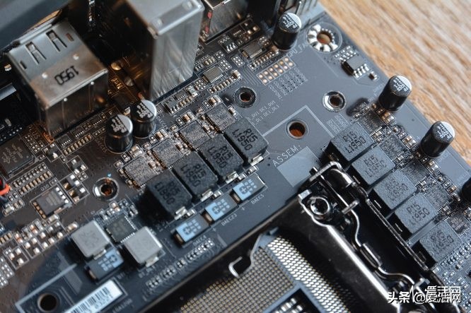 mini-ITX主板该怎么做成旗舰？来看看技嘉Z490IAORUSULTRA