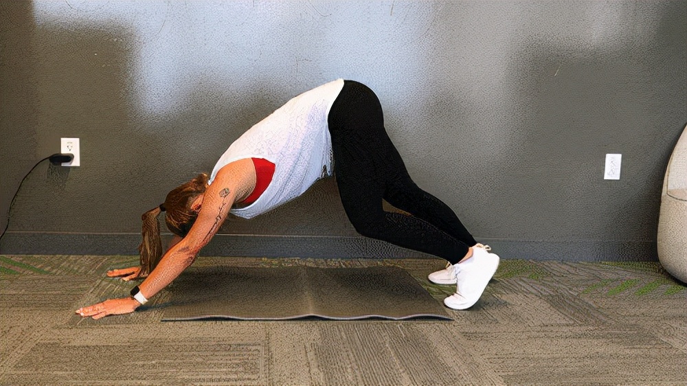 深圳王之者足球：适合足球运动员的五种瑜伽动作