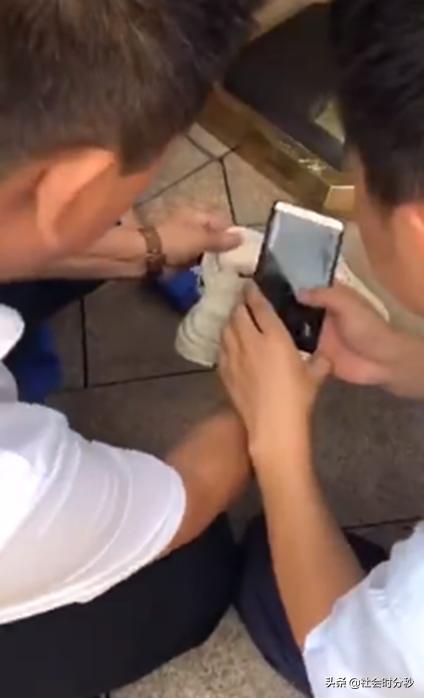 逛街被车压到脚女子要求赔偿7000元的GUCCI鞋保险公司犯了难