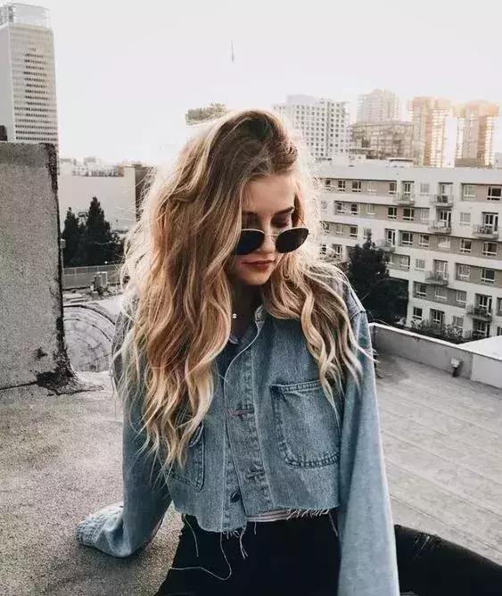 过期的药片丢花盆里花长疯了,家里过期的小药片还可以养植物